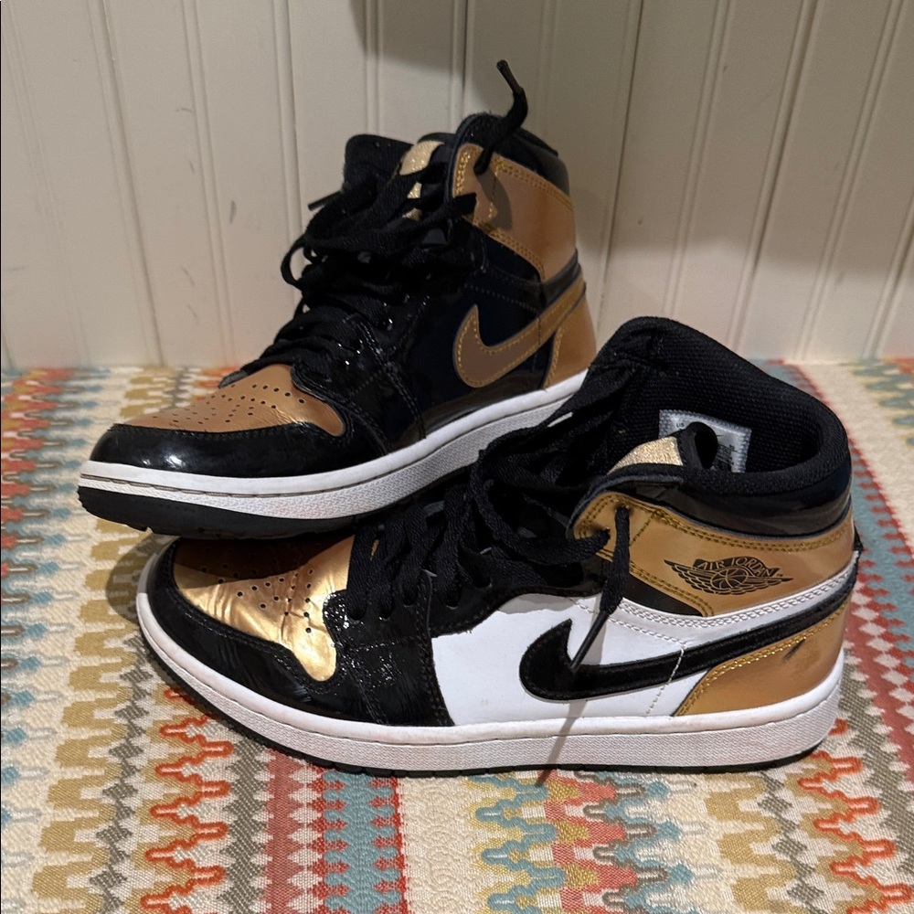 Great Condition Nike Air Jordan Gold & Black Sneakers Size 7 men’s / boys